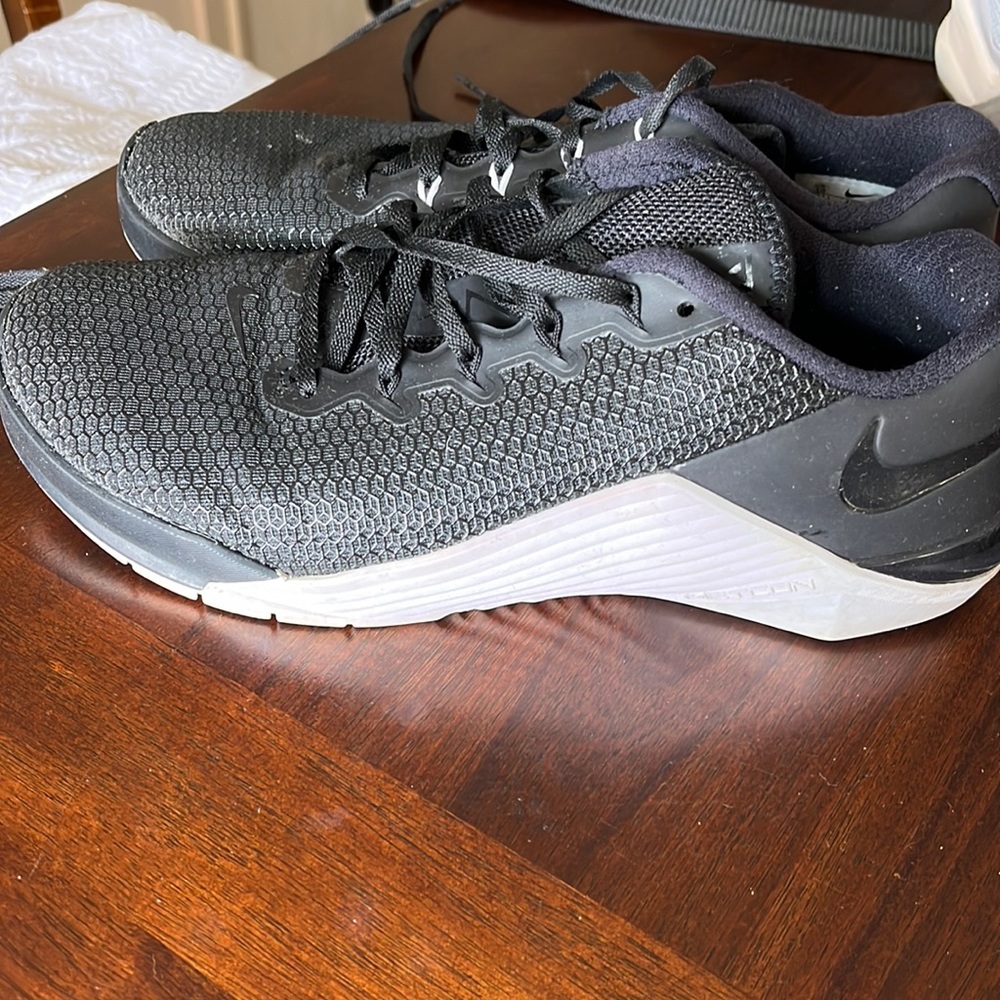Nike Met Con Sneakers